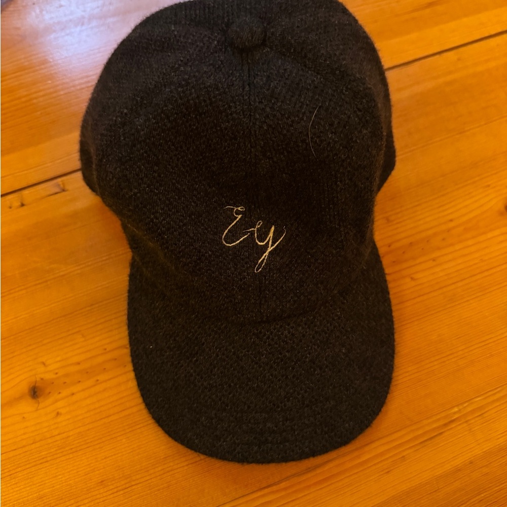 Eleventy charcoal Wool/ cashmere Cap with Embroidered Logo